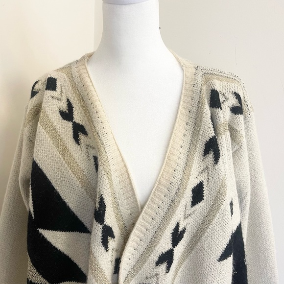 GORGEOUS TRIBAL PRINT OPEN FRONT FRINGED SWEATER! - Picture 5 of 17
